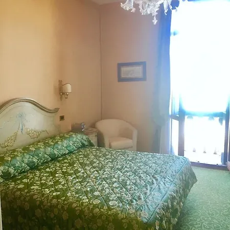 Riviera Готель