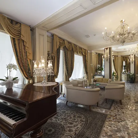 Riviera Hotel