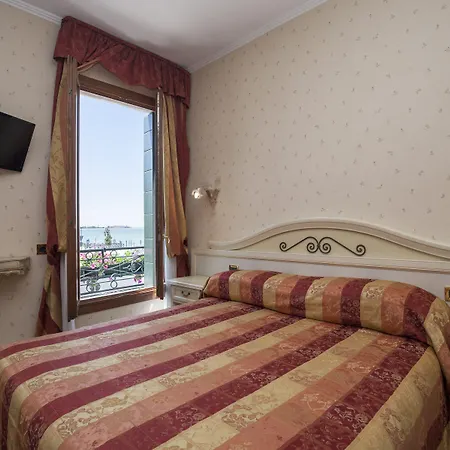 Hotel Riviera 3*