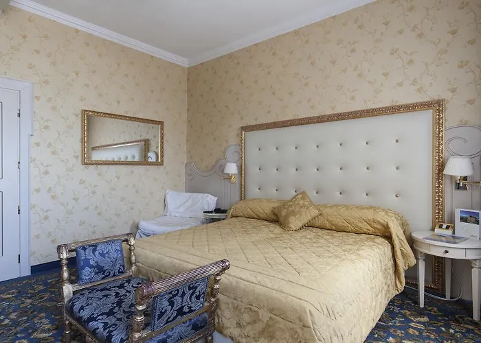 Ξενοδοχείο Riviera 3*